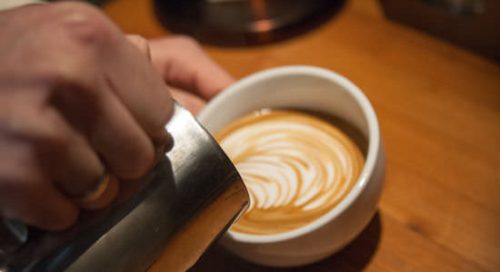 Latte Art Pour